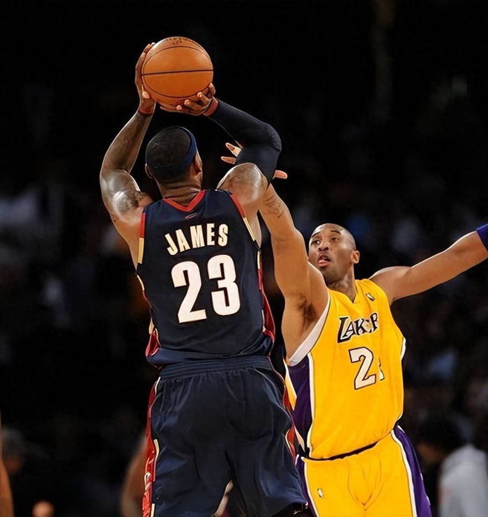 开云体育网页-科比和詹姆斯到底谁更强?美媒对比14项能力,没想到他被碾压了|科比·布莱恩特|科比-布莱恩特|nba|投篮|比赛_新浪体育_新浪新闻