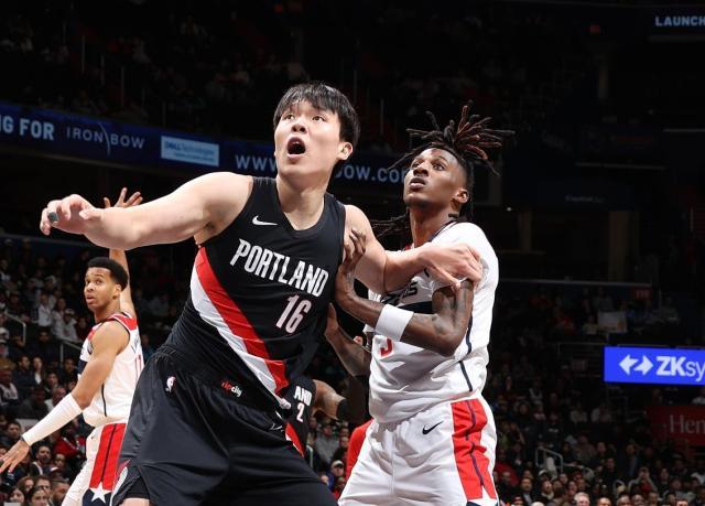 开云体育在线-正负值+11创新高！杨瀚森12分钟砍6+5：该重用他？